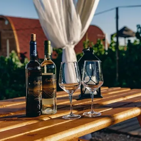 Moment's In Nature - Bangalows Wine & Tapas 帕尔梅拉