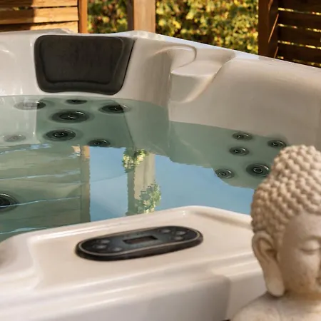 ホームステイ Moment's In Nature Vineyard Pool & Jacuzzi *