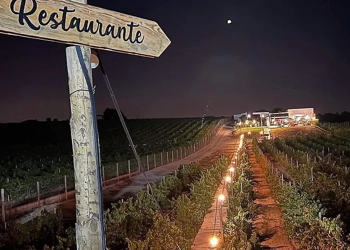 Проживание в семье Moment's In Nature - Bangalows Wine & Tapas *
